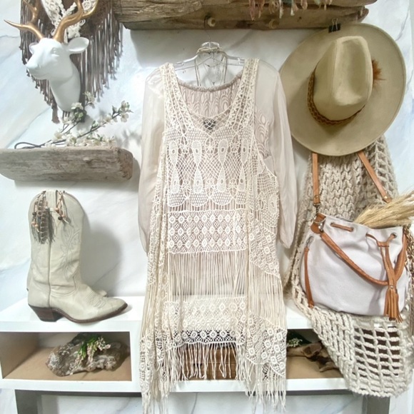 Sweet fringe for days prairie crochet vintage vest w western/Gypsy/hippy vibe - Picture 5 of 11